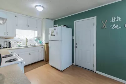 108 N Lakeview Drive, Lacy Lakeview, TX 76705 - Photo 7