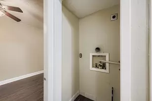 214 Austin St, Grapevine, TX 76107 - Photo 23