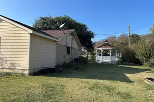 137 Oakview Cir, Waco, TX 76705 - Photo 9