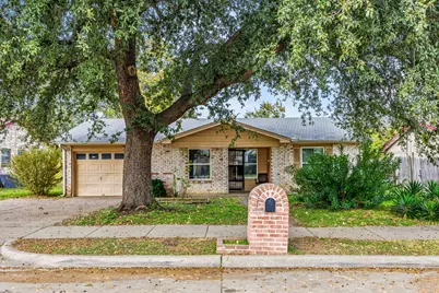 1513 Glynn Oaks Drive, Arlington, TX 76010 - Photo 1