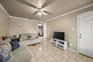 1513 Glynn Oaks Dr, Arlington, TX 76010 - Photo 3