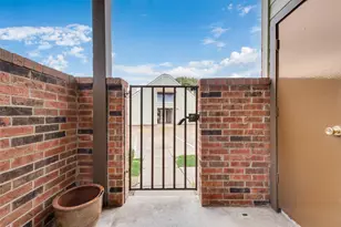 3121 Sondra Dr, Fort Worth, TX 76107 - Photo 3