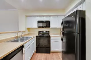 3121 Sondra Dr, Fort Worth, TX 76107 - Photo 9