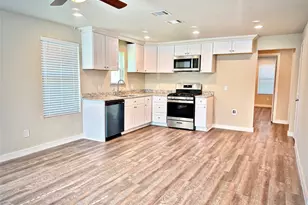 1618 Cleveland St, Greenville, TX 75401 - Photo 3