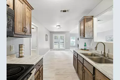 5720 Frisco Avenue, Forest Hill, TX 76119 - Photo 17