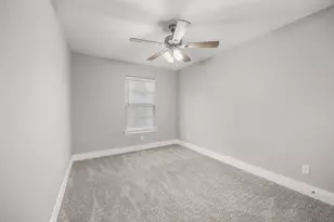 901 W Collins St, Denison, TX 75020 - Photo 11