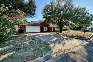 205 N Meadowview Dr, Waxahachie, TX 75165 - Photo 3