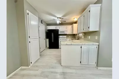 205 N Meadowview Drive, Waxahachie, TX 75165 - Photo 9