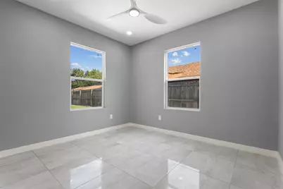 526 SE 11th, Grand Prairie, TX 75051 - Photo 9