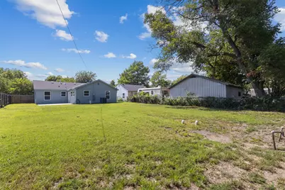 526 SE 11th, Grand Prairie, TX 75051 - Photo 17