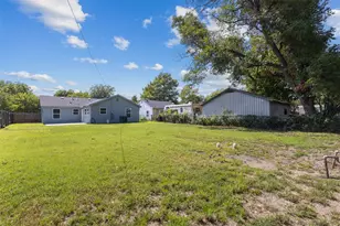 526 SE 11th, Grand Prairie, TX 75051 - Photo 17