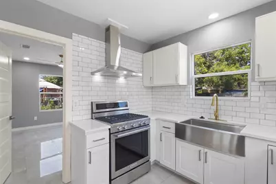 526 SE 11th, Grand Prairie, TX 75051 - Photo 5