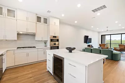 381 E Greenbriar Lane #1603, Dallas, TX 75203 - Photo 11