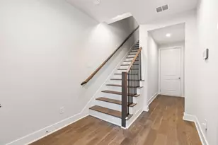 381 E Greenbriar Ln, Dallas, TX 75203 - Photo 23