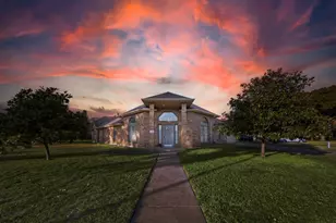 943 Fairway Dr, Duncanville, TX 75137 - Photo 1