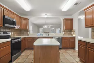 301 Mary Kay Ct, Burleson, TX 76028 - Photo 5