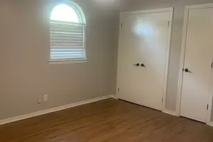 315 S Baker St, Granbury, TX 76048 - Photo 11