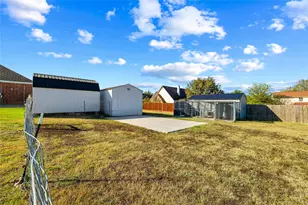 1305 E Highland Rd, Waxahachie, TX 75167 - Photo 21