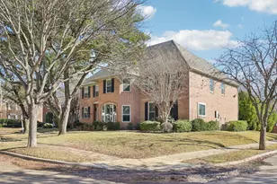 700 Pistachio Cir, Irving, TX 75063 - Photo 3