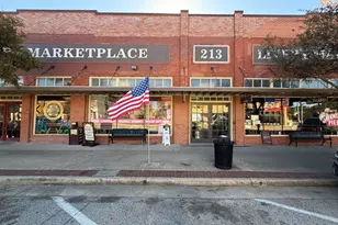 213 W Ennis Ave, Ennis, TX 75119 - Photo 1