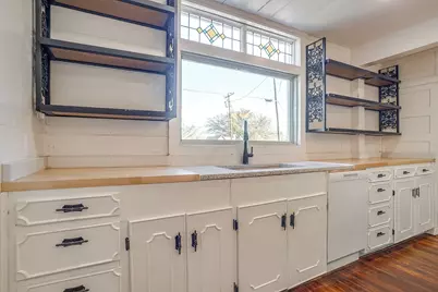 619 W Live Oak Street, Jacksboro, TX 76458 - Photo 13