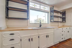 619 W Live Oak St, Jacksboro, TX 76458 - Photo 13