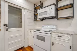 619 W Live Oak St, Jacksboro, TX 76458 - Photo 15