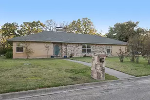 1202 Hopkins Dr, Denton, TX 76205 - Photo 1