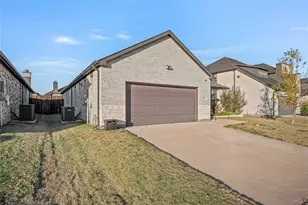 327 Coyote Creek Dr, Lavon, TX 75166 - Photo 3