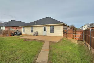 204 Deer Run Dr, Sanger, TX 76266 - Photo 17