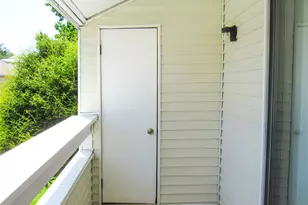 7431 Holly Hill Dr, Dallas, TX 75231 - Photo 17