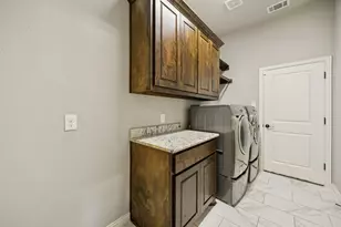 1020 Jesse James Ln, Springtown, TX 76082 - Photo 9