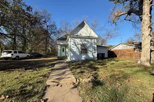411 W Hester St, Sherman, TX 75090 - Photo 3