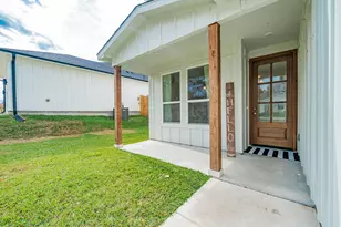 319 Coral Reef St, Gun Barrel City, TX 75156 - Photo 3