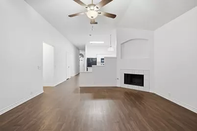 933 Paddington Drive E, Saginaw, TX 76131 - Photo 3