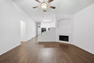 933 Paddington Dr E, Saginaw, TX 76131 - Photo 3