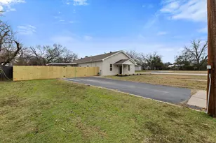 1812 Carpenter St, Bridgeport, TX 76426 - Photo 1