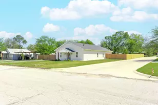 1812 Carpenter St, Bridgeport, TX 76426 - Photo 7