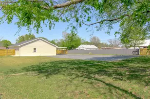 1812 Carpenter St, Bridgeport, TX 76426 - Photo 9