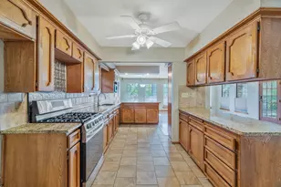 2716 Plover Ln, Irving, TX 75060 - Photo 11