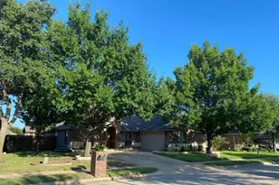 8101 Summerleaf Dr, Arlington, TX 76001 - Photo 3