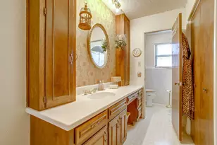 206 Laura Dr, Burleson, TX 76028 - Photo 23