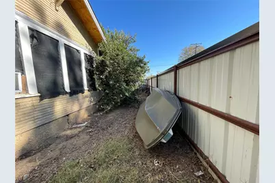 1617 6th Street, Brownwood, TX 76801 - Photo 17