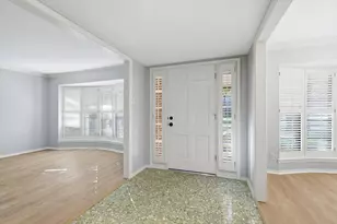 2505 Oak Manor Ct, Arlington, TX 76012 - Photo 3