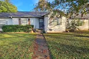 1061 E Walnut St, Hillsboro, TX 76645 - Photo 1