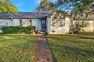 1061 E Walnut St, Hillsboro, TX 76645 - Photo 1