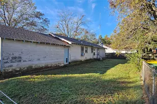 1061 E Walnut St, Hillsboro, TX 76645 - Photo 35