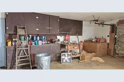 1061 E Walnut Street, Hillsboro, TX 76645 - Photo 15