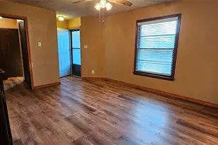 1061 E Walnut St, Hillsboro, TX 76645 - Photo 13