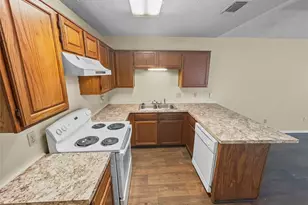 828 Mirabell Ct, Arlington, TX 76015 - Photo 5